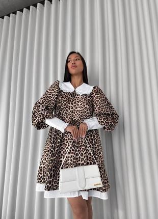 Трендовое женское платье в леопардовом принте и с воротничком