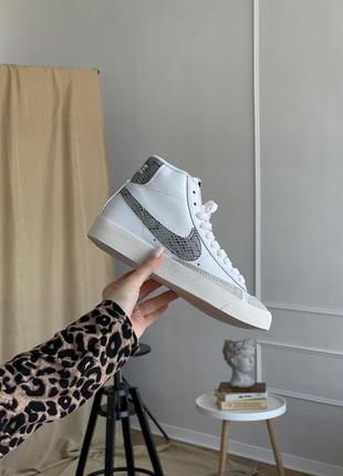 Женские кроссовки nike blazer mid