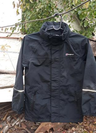 Чорна вітровка, штурмовка berghaus 9-10 років