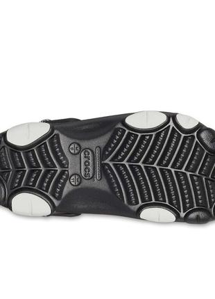 Crocs all-terrain x black panther™ clog !8 фото