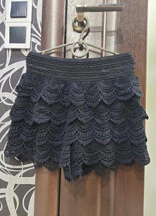 Шорты-юбка черного цвета многослойная из кружева от new look  42-464 фото