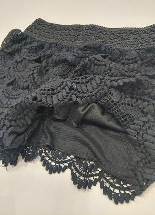 Шорты-юбка черного цвета из кружева от new look 42-469 фото