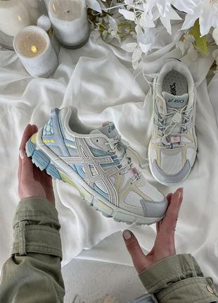 Кроссовки в стиле asics