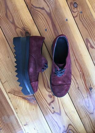 Туфлі на тракторній підошві