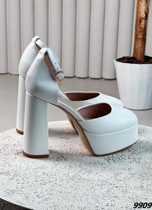 Женские туфли белые на устойчивом и высоком каблуке2 фото