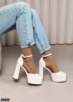 Женские туфли белые на устойчивом и высоком каблуке7 фото
