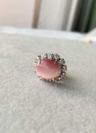 Брошь пен кшаче глаз натуральный камень розовый