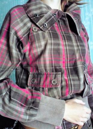 Куртка-ветровка женская легкая с откидным воротником1 фото