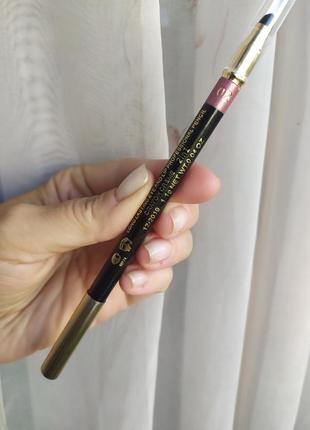 Олівець для губ