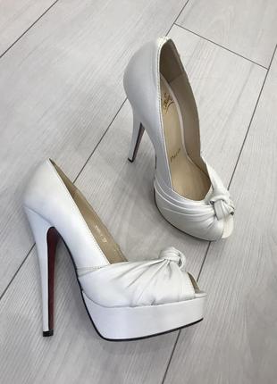 Кожаные туфли christian louboutin1 фото