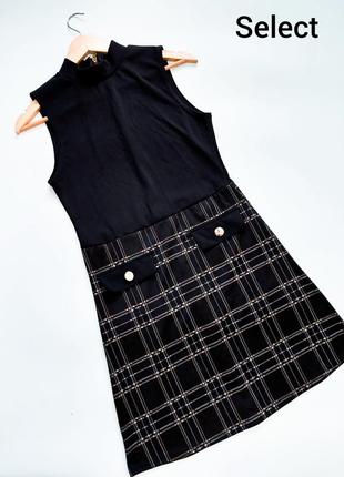 Женское черное платье прямого кроя с принтом клетки от бренда select