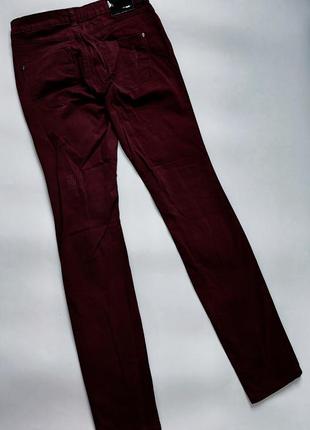 Жіночі бордові драпані  джинси скіни на блискавці і гудзику від бренду camaieu5 фото