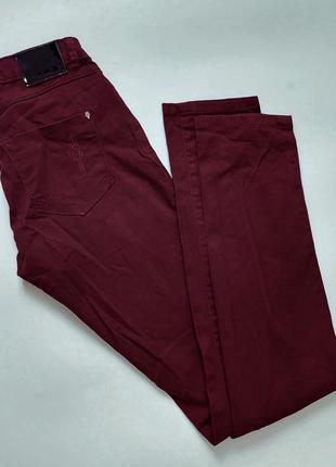 Женские бордовые джинсы скины на молнии и пуговице от бренда camaieu6 фото