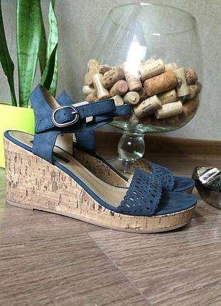 Нові босоніжки esprit