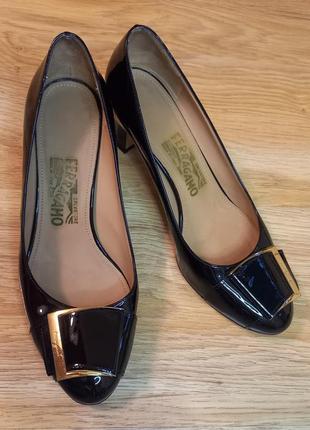 Туфлі ferragamo  38 р