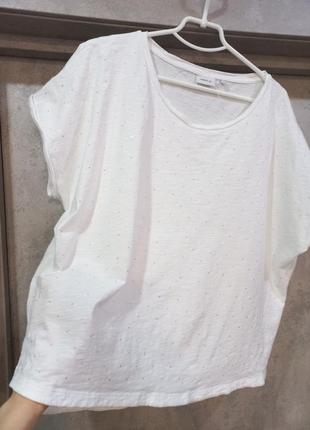 Стильная, нежная,фирменная,натуральная, белая футболка со стразами3 фото