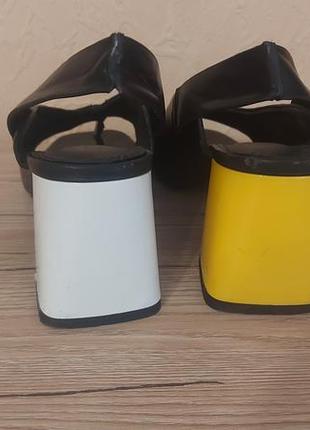 Шкіряні босоніжки