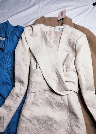 Missguided платье пиджак бежевое с длинным рукавом классическое новое цветочный принт6 фото