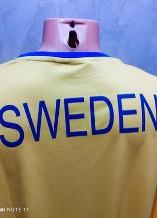 Зручна яскрава спортивна футболка бренду із швеції sweden3 фото
