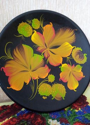 Декоративная тарелка с росписью