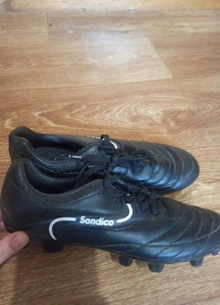Взуття для футболу