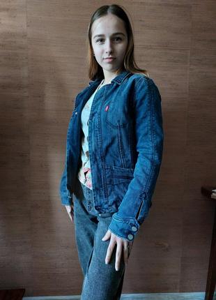 💙💛🩵 стильний джинсовий піджак levi's