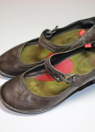 Шкіряні зручні туфлі дорогого іспанського бренду3 фото