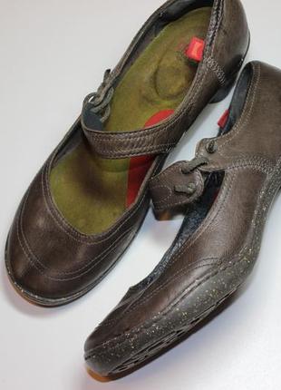 Шкіряні зручні туфлі дорогого іспанського бренду8 фото