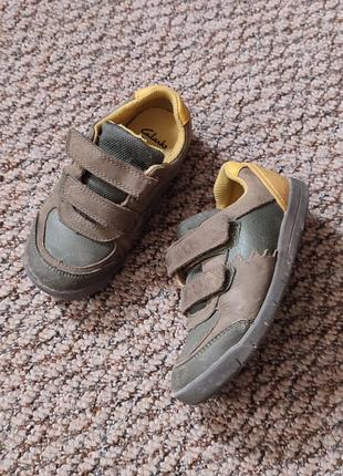 Демисезонные ботинки для мальчика clarks 3 года1 фото