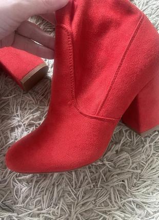 Even&odd ботфорти чоботи демісизон червоного кольору в стилі uterque casadei3 фото