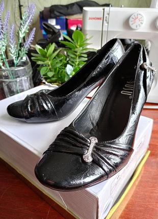 Уценка! женские черные туфли2 фото