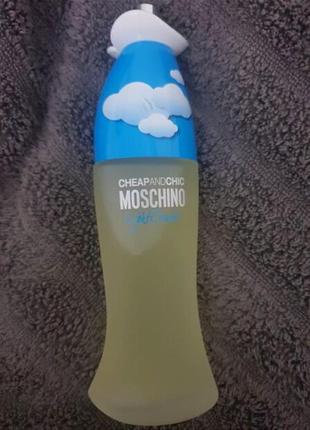 Moschino cheap and chic light clouds edt 100 ml.9 фото