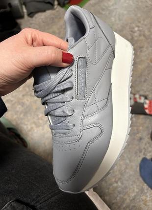 Нові кросівки на платформі