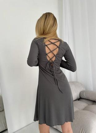 Жіноча сукня плаття з відкритою спиною