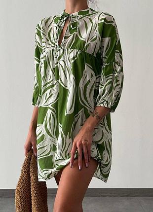 Легка яскрава стильна сукня міні