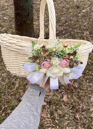 Крупная корзина с декором