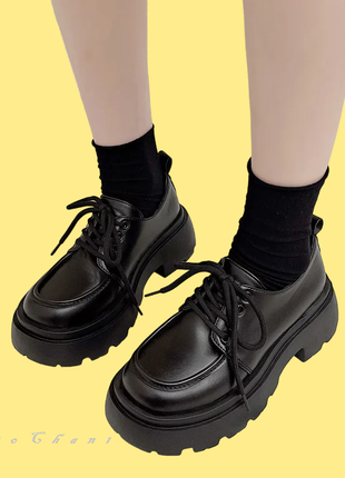 Японские школьные туфли на массивной платформе оксфорды черные кожаные  дерби матовые коспллей аниме6 фото
