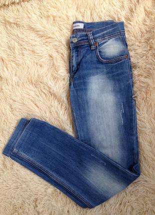 Джинсы levis