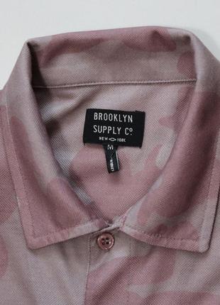 Чітка принтована камо сорочка на короткий рукав / шведка / теніска від brooklyn supply3 фото