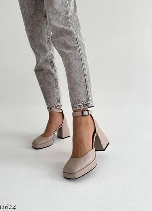 Бежевые натуральные кожаные туфли на высоком толстом каблуке с платформой широким ремешком квадратным носом кожа беж латте8 фото