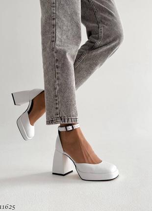 Белые натуральные кожаные туфли на высоком толстом каблуке с платформой широким ремешком квадратным носом кожа свадебные2 фото
