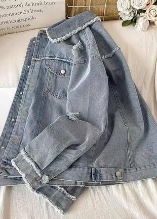 Стильна рвана джинсова куртка4 фото