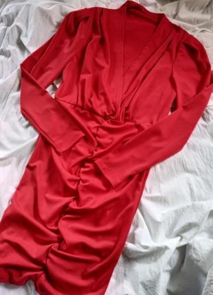Червона жіноча приталена міні сукня  з глибоким v-подібним вирізом декольте