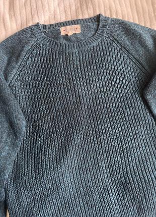 Красивый женский свитер