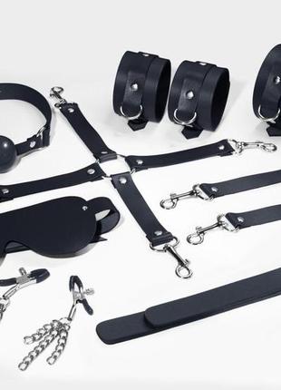 Набор feral feelings bdsm kit 7 black, наручники, поножи, коннектор, маска, паддл, кляп, зажимы