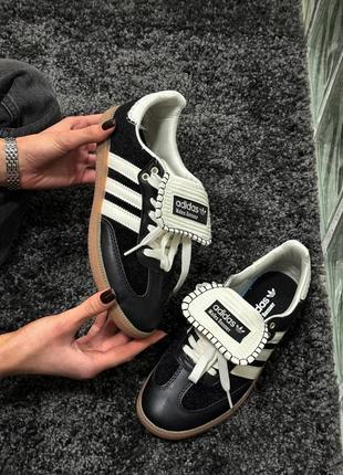 Шикарне стильне жіноче взуття кросівки наложний топ новинка adidas samba wales bonner black white9 фото