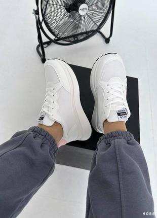 Кросівки білі жіночі10 фото