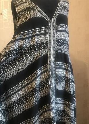 Длинное платье из вискозы батал, удлиненные бока