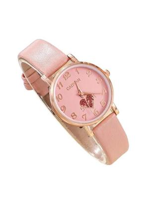Женские кварцевые наручные часы золотистые на розовом циферблате сердце кожаный розовый ремешок1 фото