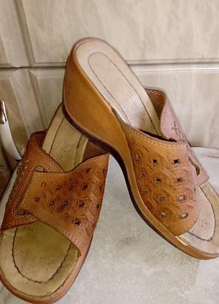 Шлепанцы, босоножки "вечные" р. 36-38.